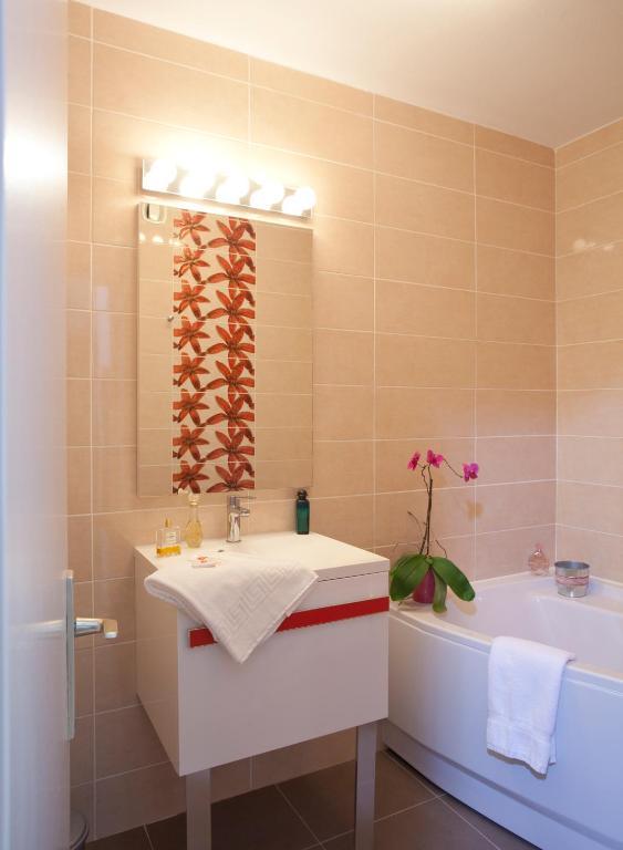 Hotel Brun Saint-Lattier Esterno foto